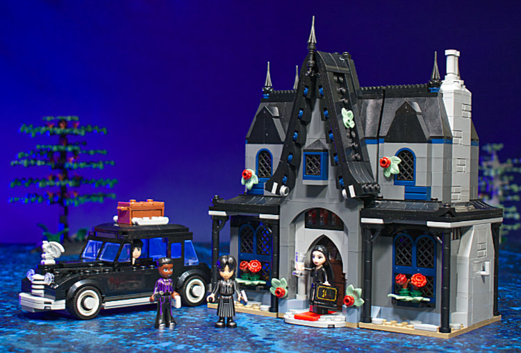 LEGO 76786 Morticia’s Cottage Set