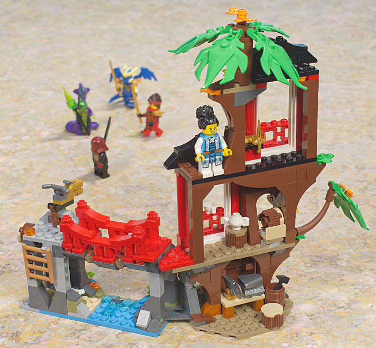 treehouse front side