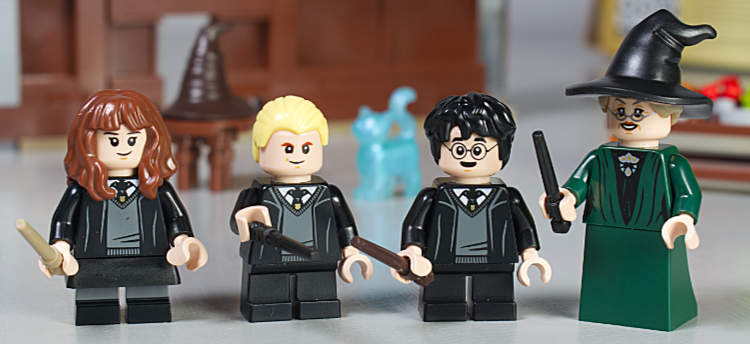 minifigs del set 76460