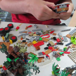 thumbnail for Charlas entre constructores: montamos los sets LEGO 76442, 76460, 76972 y 75400